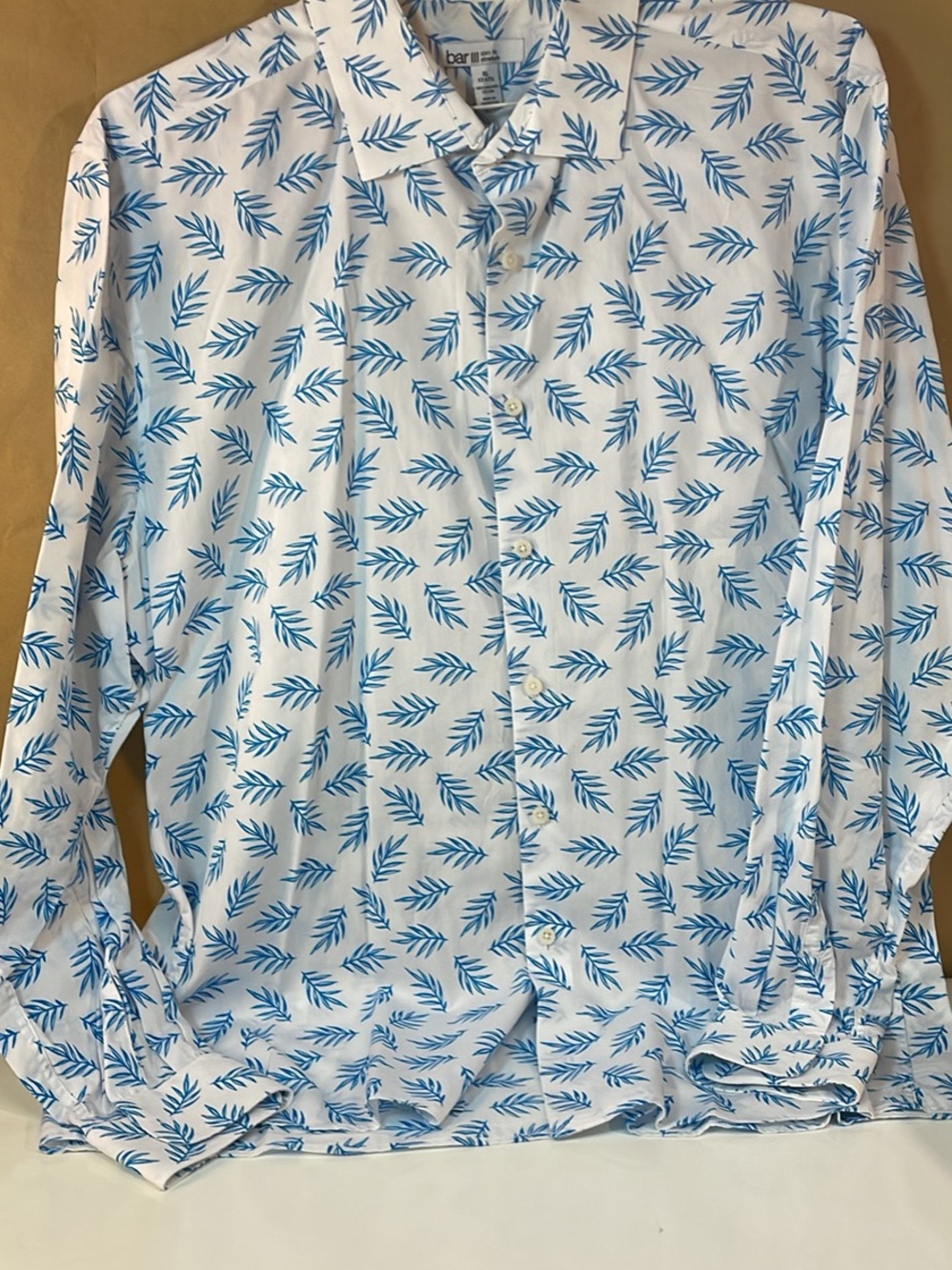 Bar lll White & Blue Leaf-Print XL (17-17 1/2 Men's Long Sleeve Shirt